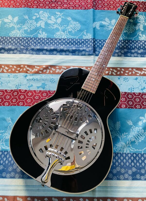 Dobro Fender FR-50 Ebony n°KL03071496, housse fine