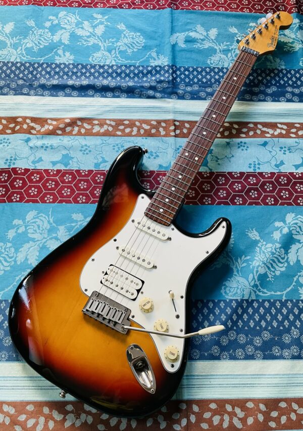 Guitare électrique Fender Stratocaster Plus sunburst n°N1008616 (1991, USA), étui Fender, micros Blues Special Strat (Lindy Fralin pickups)