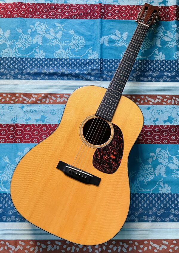 Guitare folk Martin D18VS Vintage Series n°1158551, 2006 USA (réédition des modèles d'avant-guerre, tête ajourée, série limitée à 746 exemplaires, étui Martin