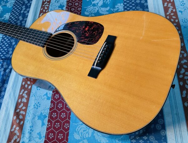 Guitare folk Martin D18VS Vintage Series n°1158551, 2006 USA (réédition des modèles d'avant-guerre, tête ajourée, série limitée à 746 exemplaires, étui Martin – Image 2