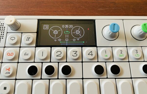 Workstation synthé sampleur Teenage Engineering OP-1 n°TE002AS001A R00218, boite d’origine, accessoires – Image 2