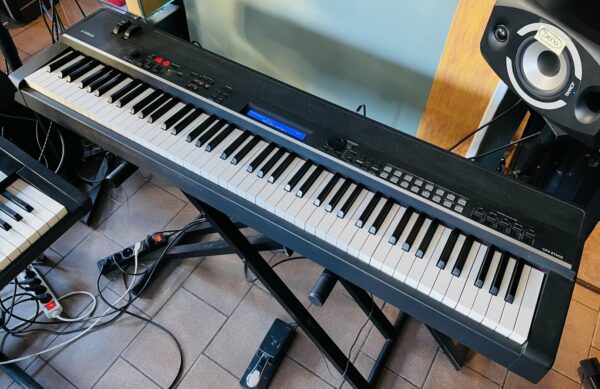 Piano numérique Yamaha CP4 Stage n°EAUL01024 (Japan), housse Gewa, pédale sustain (feutres refaits par Audiotronic en 2022) – Image 2