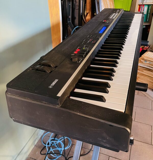 Piano numérique Yamaha CP4 Stage n°EAUL01024 (Japan), housse Gewa, pédale sustain (feutres refaits par Audiotronic en 2022) – Image 4