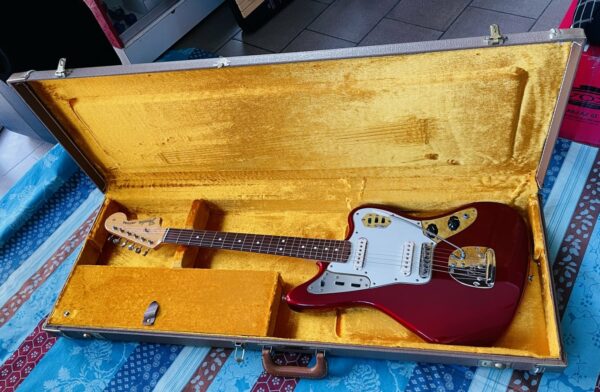 Guitare électrique Fender American Vintage Series Reissue 62’s Jaguar candy apple red n° V123897 (2000, USA), étui marron, accessoires, sangle, papiers – Image 11