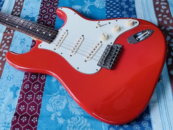 Guitare électrique Fender Stratocaster Reissue ST-62 65 Fiesta Red n°JD15018188 (2015, Japan), sangle, étui Ashton – Image 2