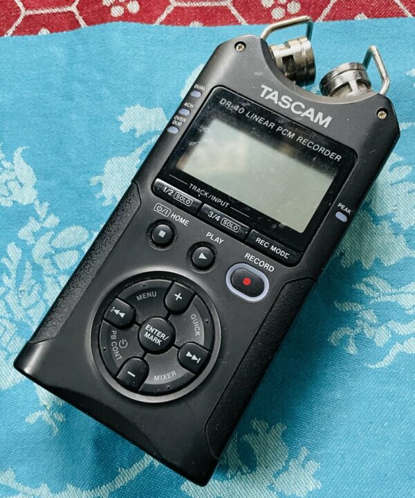 Enregistreur numérique portable Tascam DR-40 n°0352980, notice, carte SD-16GB, piles – Image 2