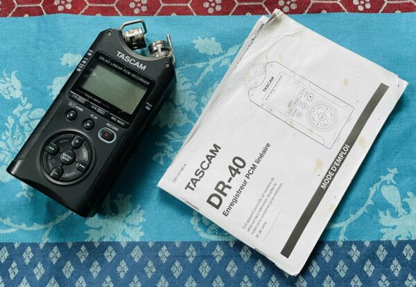 Enregistreur numérique portable Tascam DR-40 n°0352980, notice, carte SD-16GB, piles – Image 7