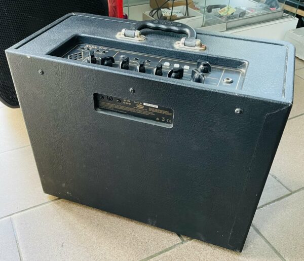 Ampli guitare à modélisation Vox AV-15 n°O.05002729, alim – Image 3