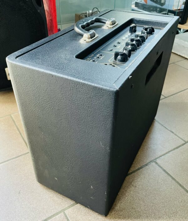 Ampli guitare à modélisation Vox AV-15 n°O.05002729, alim – Image 4